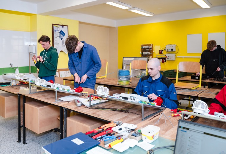 Odborný výcvik elektroinstalace - SPŠEI Frenštát p.R.