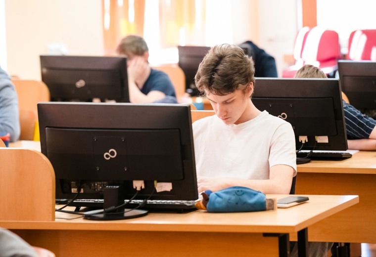 Učebna výpočetní techniky V4 - SPŠEI Frenštát p.R.