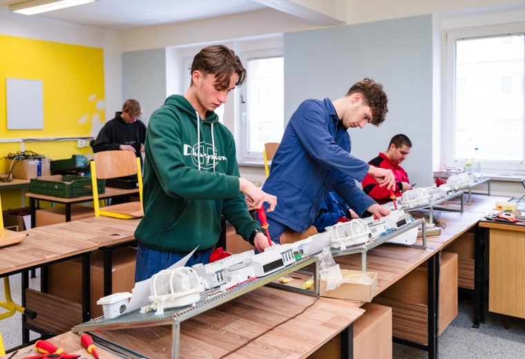 Odborný výcvik elektroinstalace - SPŠEI Frenštát p.R.