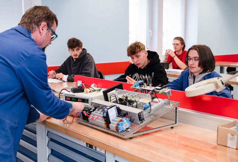 Odborný výcvik automatizace - SPŠEI Frenštát p.R.