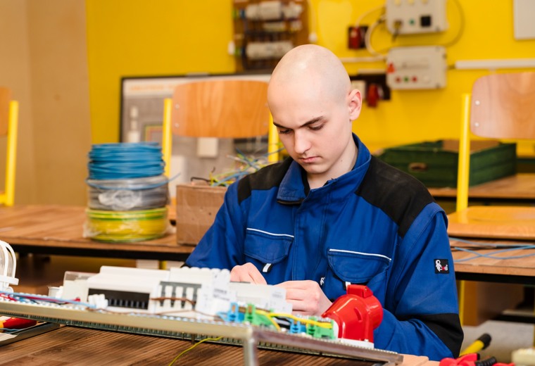 Odborný výcvik elektroinstalace - SPŠEI Frenštát p.R.