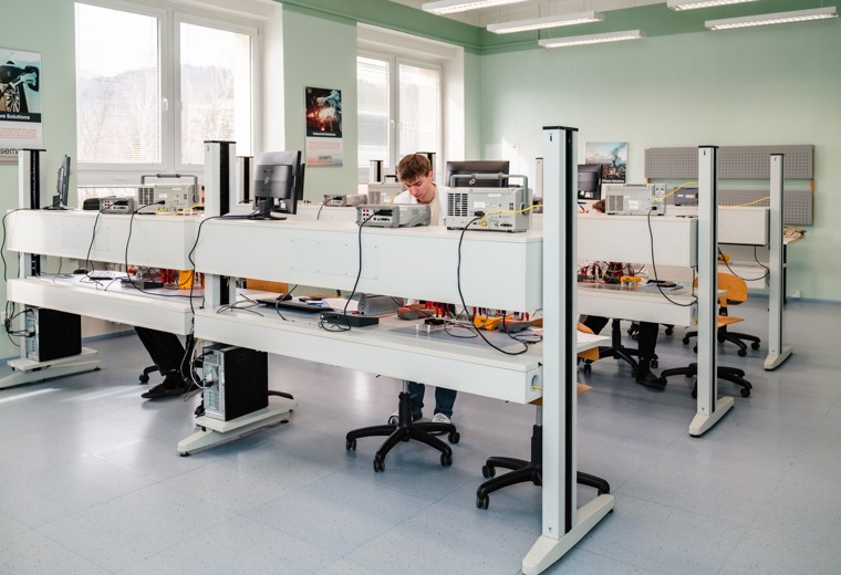 Elektrotechnická laboratoř L3 - SPŠEI Frenštát p.R.